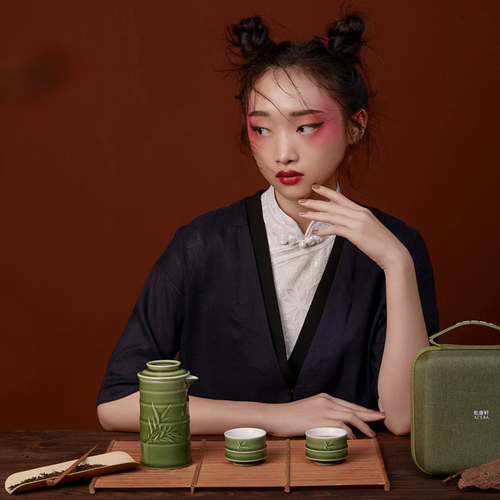 Bamboo Gentleman Kung Fu Tea Set ( 1 Pot with 2 Cups ) with Carrying Case