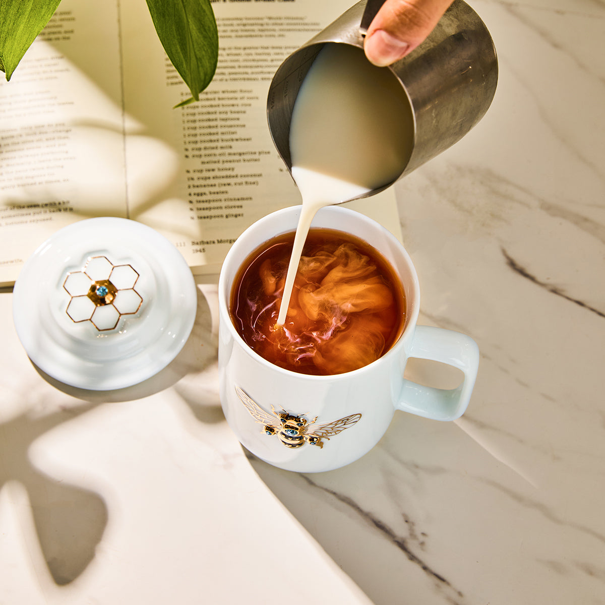 Queen Bee Crystal Tea Mug with Lid