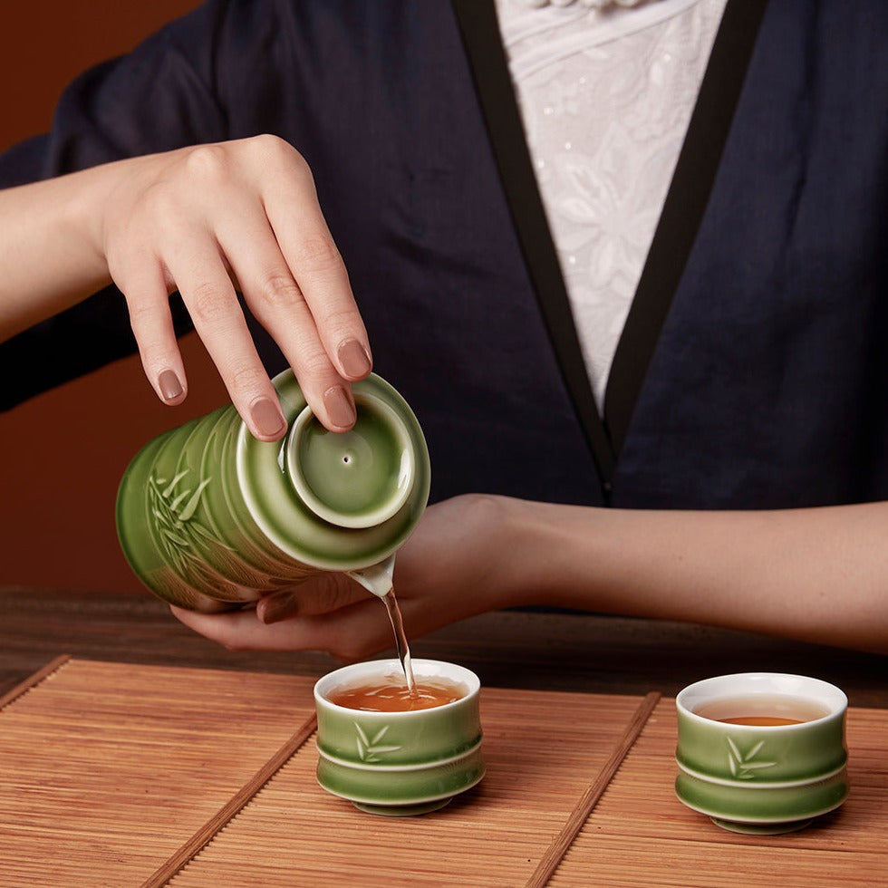 Bamboo Gentleman Kung Fu Tea Set ( 1 Pot with 2 Cups ) with Carrying Case