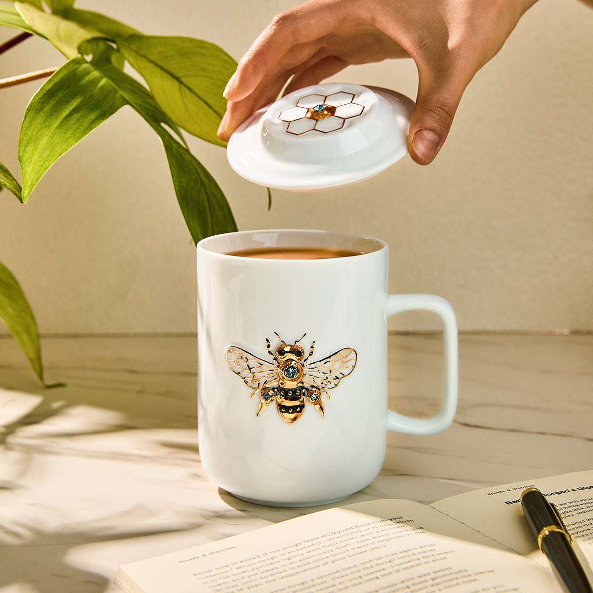Queen Bee Crystal Tea Mug with Lid