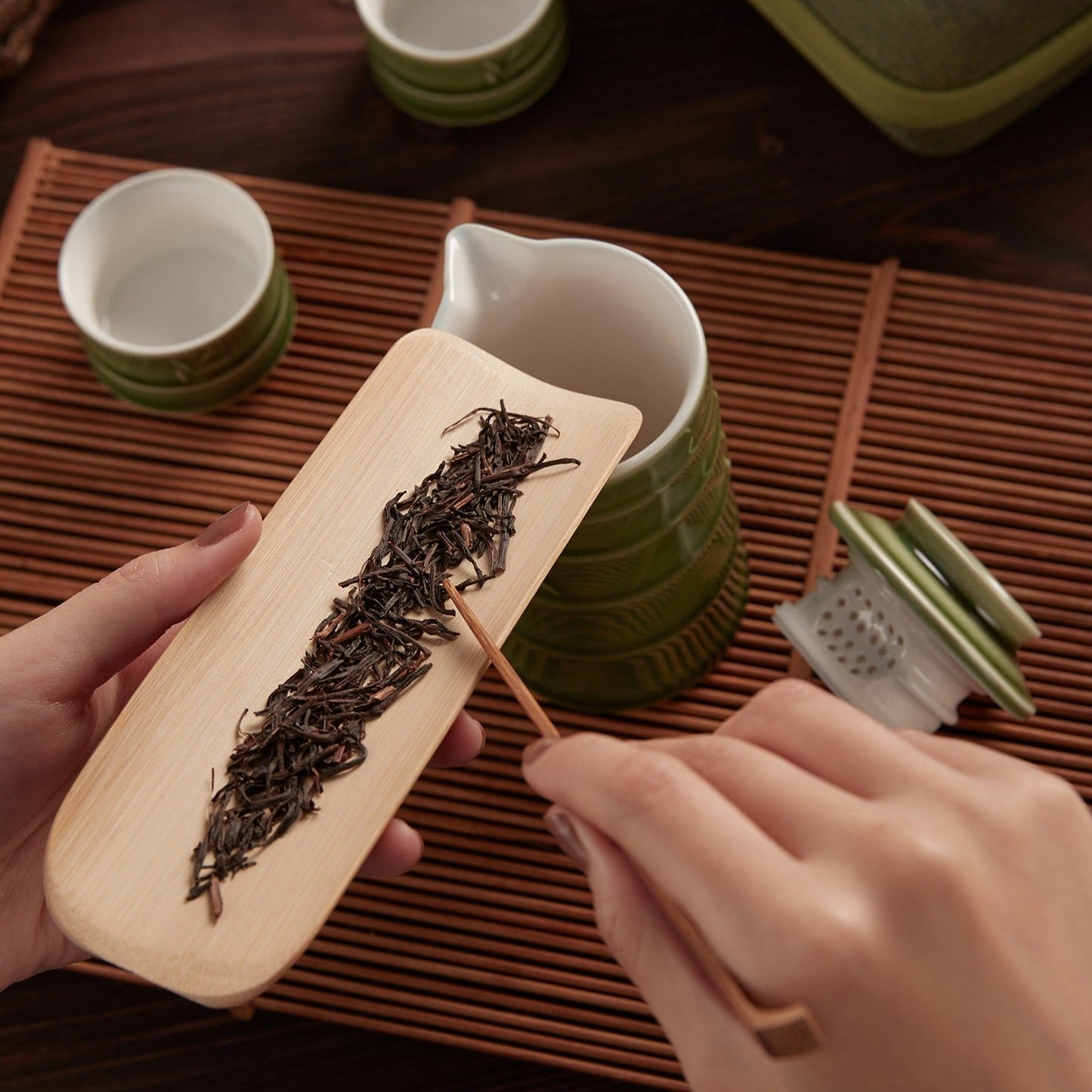Bamboo Gentleman Kung Fu Tea Set ( 1 Pot with 2 Cups ) with Carrying Case