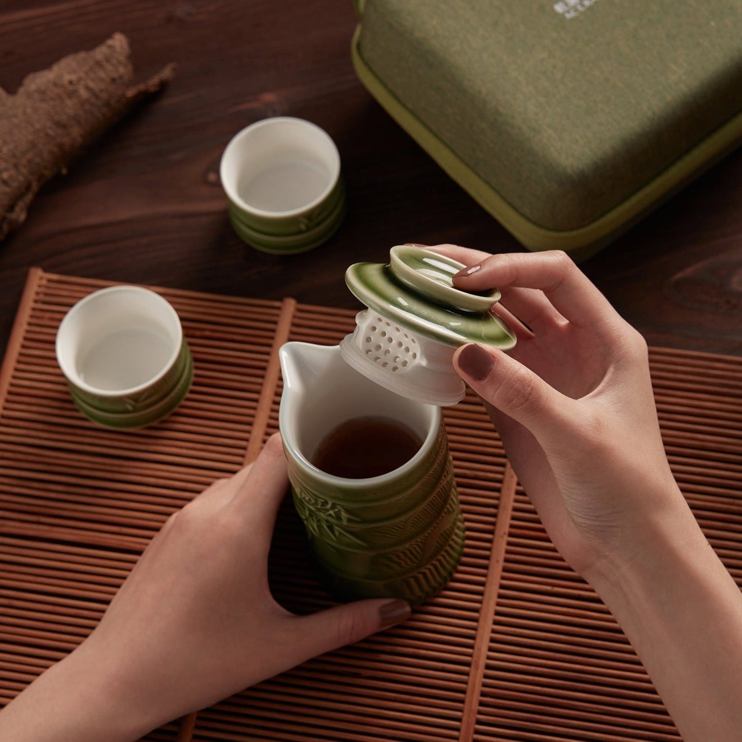 Bamboo Gentleman Kung Fu Tea Set ( 1 Pot with 2 Cups ) with Carrying Case