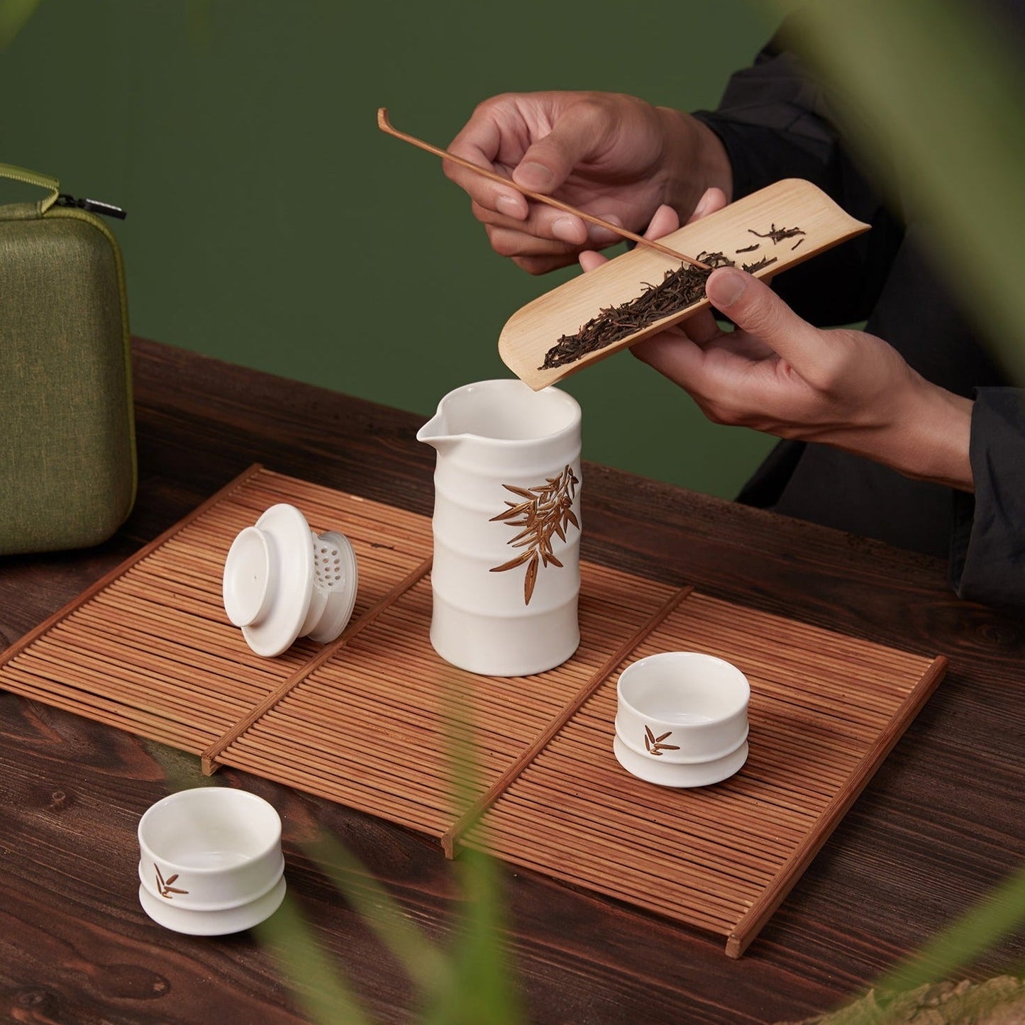 Bamboo Gentleman Kung Fu Tea Set ( 1 Pot with 2 Cups ) with Carrying Case